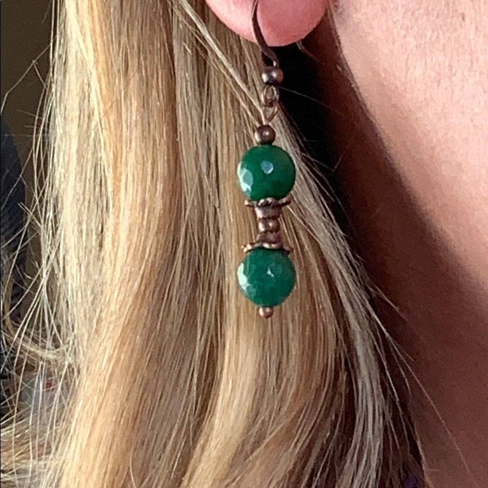 21086 ⭐️Emerald  (Green) Jade earrings⭐️